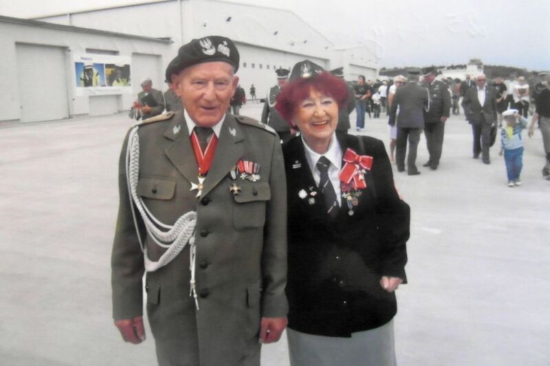 Na zdjęciu gen. bryg. Stanisław Burza-Karliński i ppłk dr Halina Kępińska-Bazylewicz „Kora” (ze zbiorów H. Kępińskiej-Bazylewicz) 