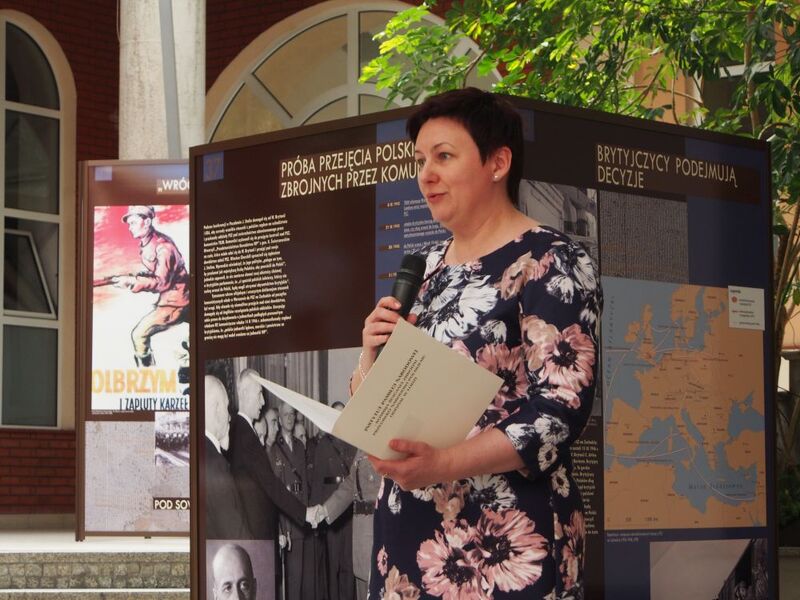Zebranych powitała dr Joanna Żelazko, naczelnik Oddziałowego Biura Edukacji Publicznej IPN w Łodzi 