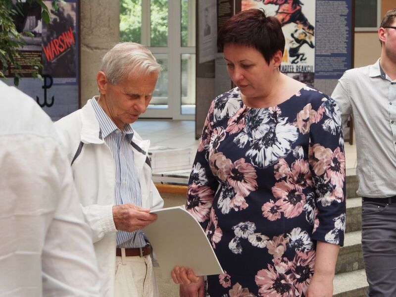 Ludwik Jerzy Rossowski, wiceprezes Oddziału Łódzkiego Związku Sybiraków, Kustosz Pamięci Narodowej i dr Joanna Żelazko, naczelnik OBEP IPN w Łodzi 