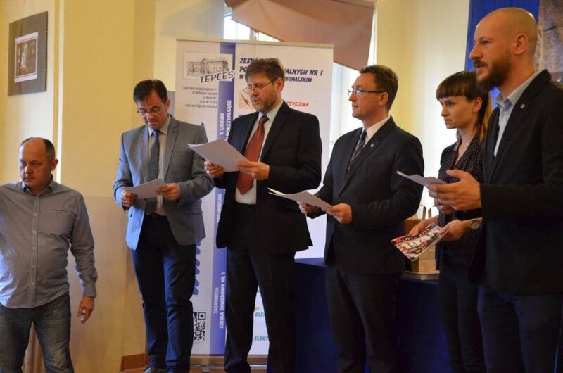 Od prawej: Sebastian Wojtaś (ZSP nr 1), Magdalena Zapolska Downar (IPN Łódź), dr Dariusz Rogut (MR w Bełchatowie), Grzegorz Nawrot (IPN Łódź), Bogusław Łukaszewski (ZSP nr 1) 