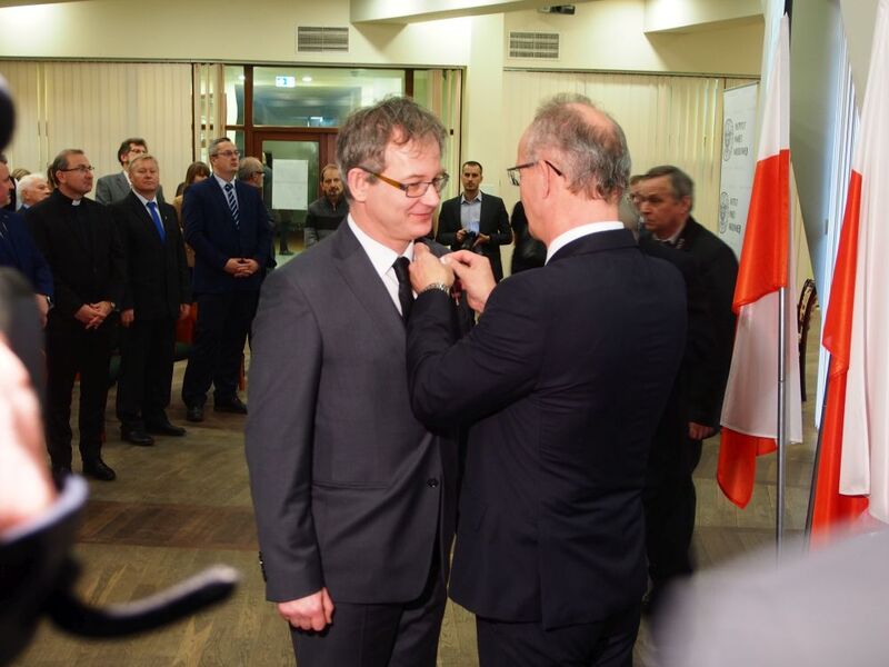 Krzyż Wolności i Solidarności odbiera Janusz Mikosik