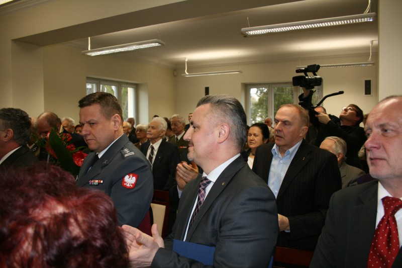 W 1. rzędzie od lewej: płk Zbigniew Krzywosz (UdsKiOR), Zbigniew Kręcisz (dyrektor BOIiB Urzędu Marszałkowskiego), Sławomir Wasilczyk (dyrektor ŁUW)